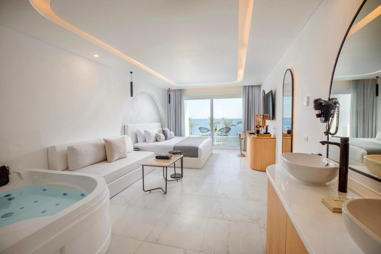 Deluxe Jacuzzi Room,1330186145:JPEG