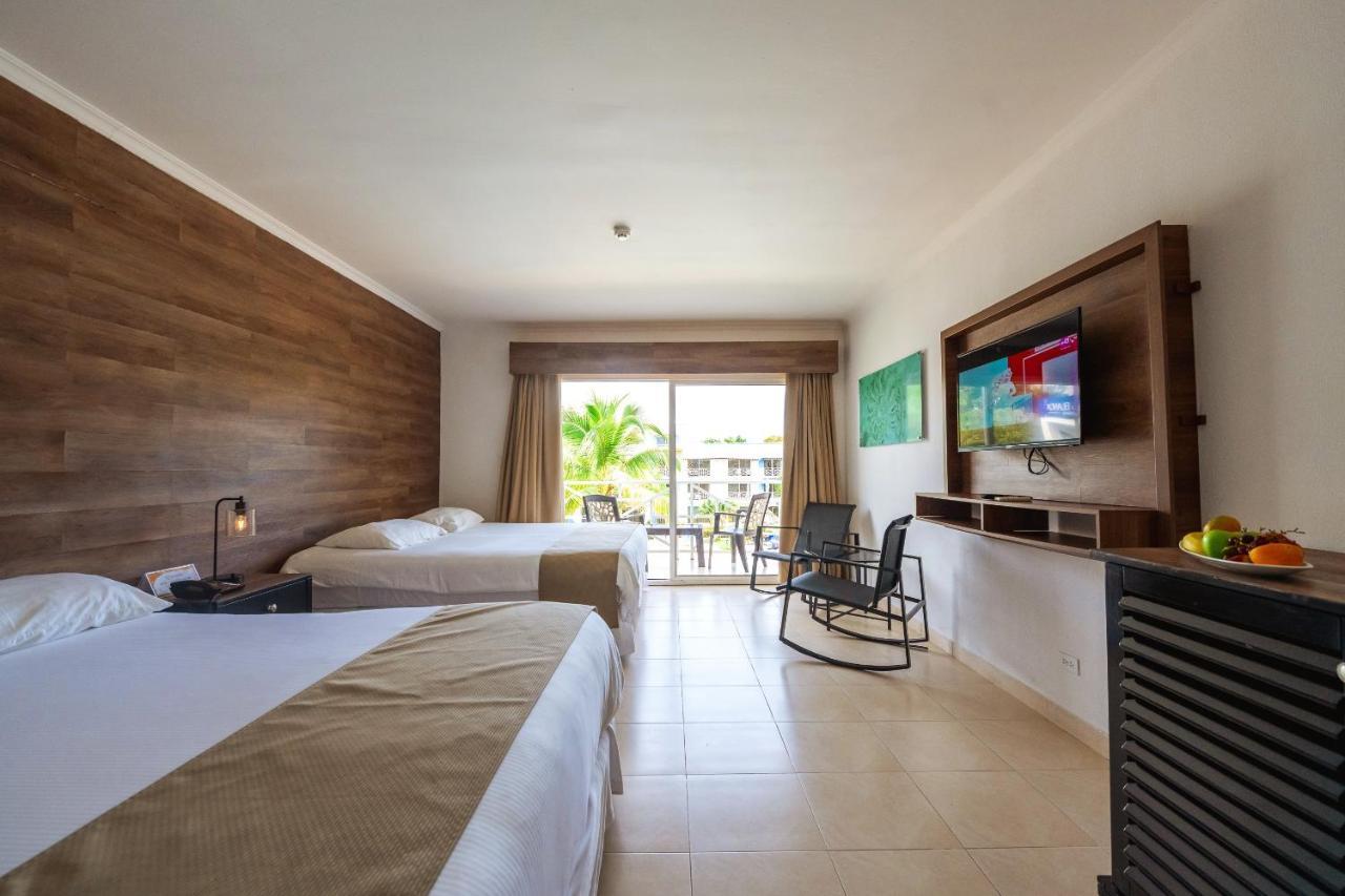 Quarto Duplo com Vista da Piscina
