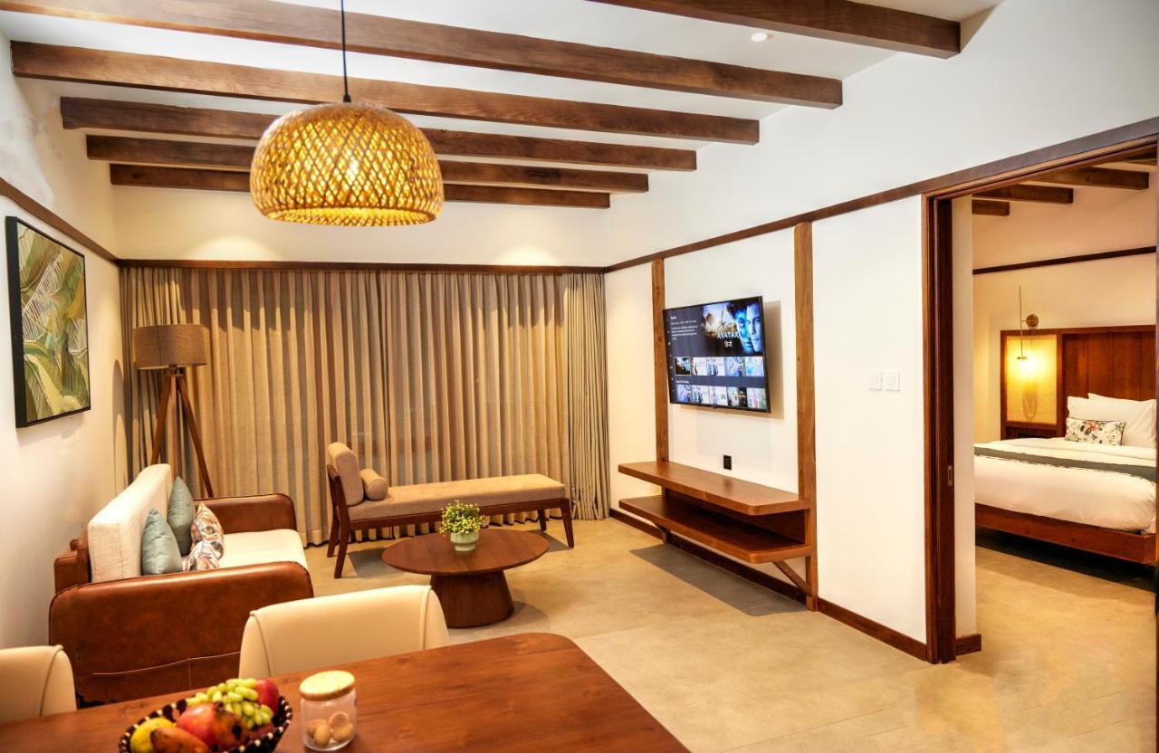 Tropical Suite with Lawn access