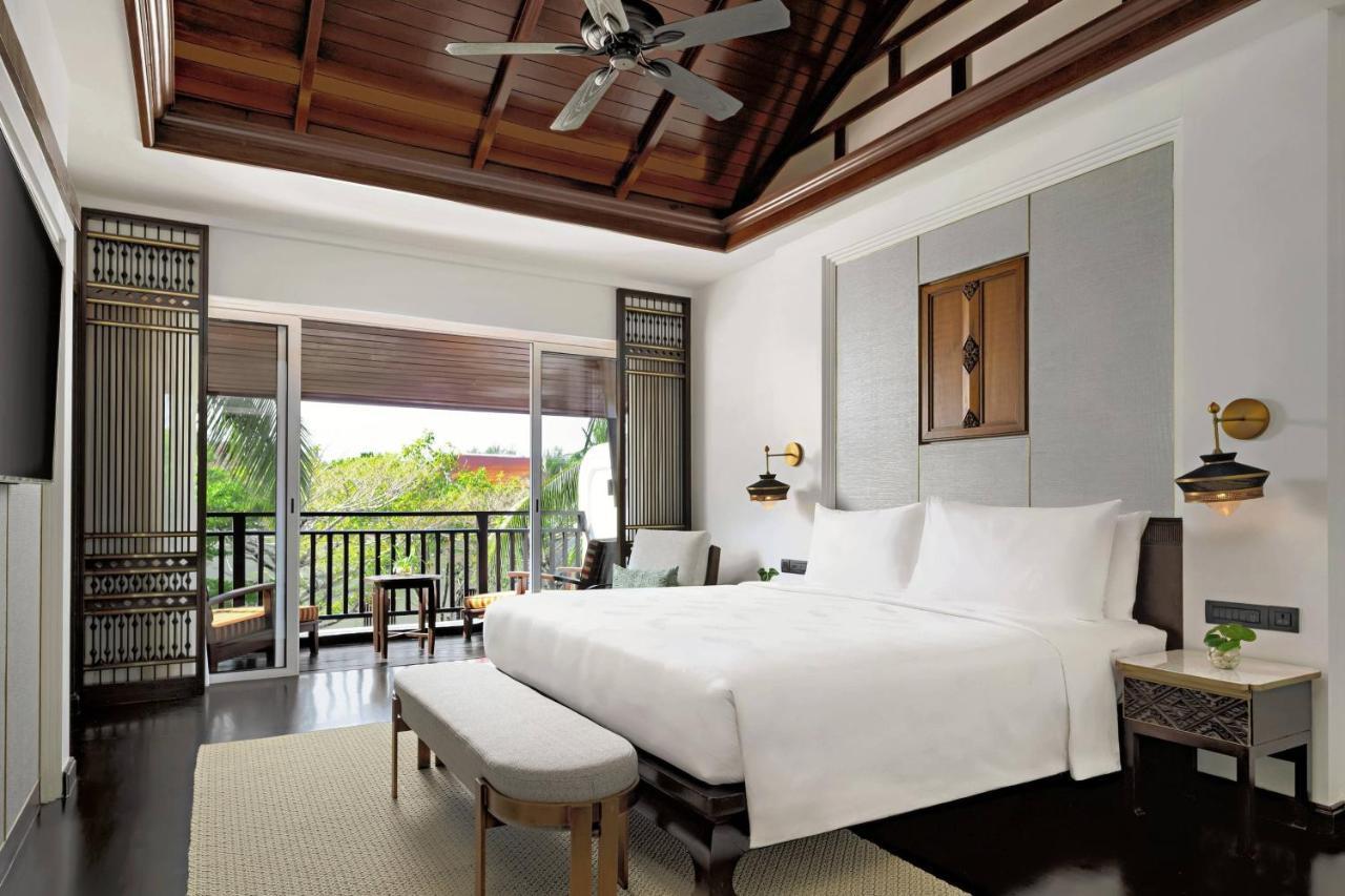 One-Bedroom Executive King Suite Sofa Bed Balcony