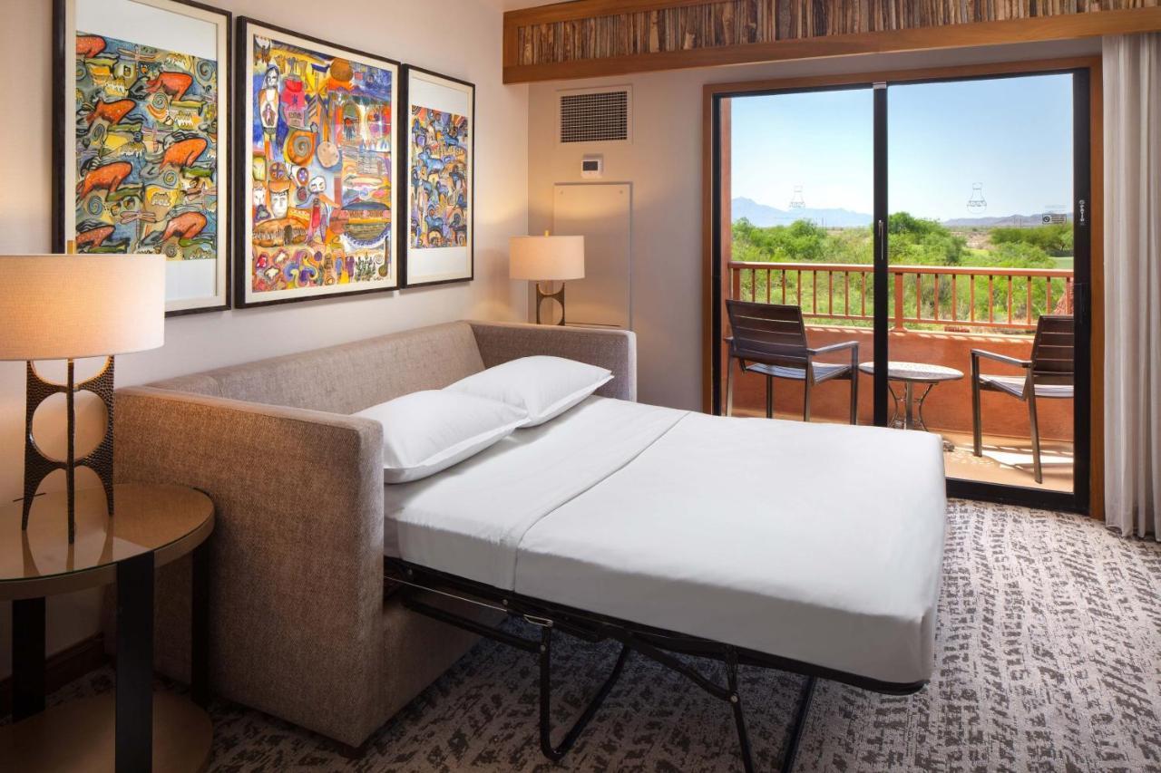 Executive, 1 Bedroom Smaller Suite, 1 King, Sofa bed