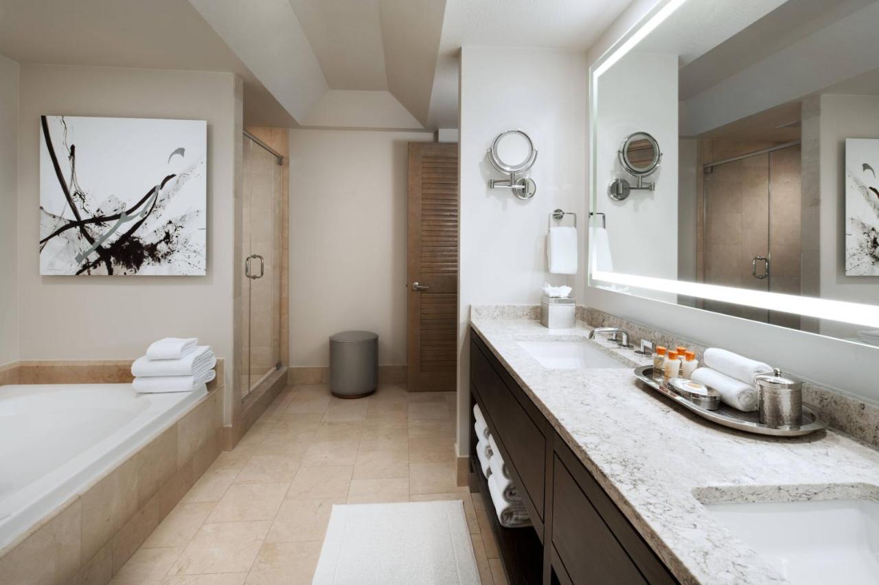 Guest room, 1 King, Balcony