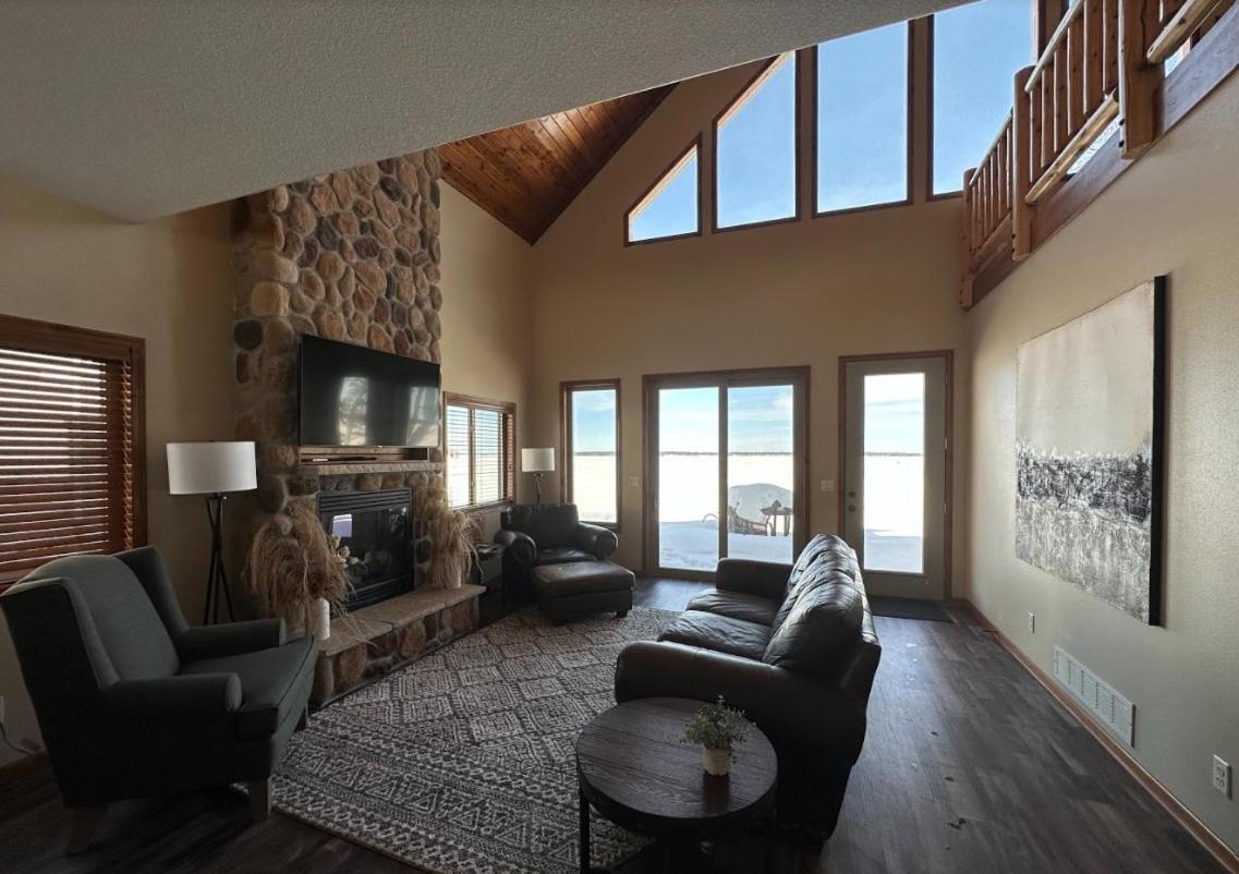 5 Bedroom Lake House with Loft
