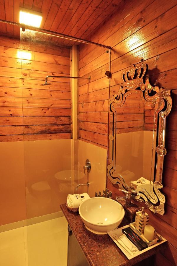 Grand Swiss Wooden Cottage,1352142757:JPEG