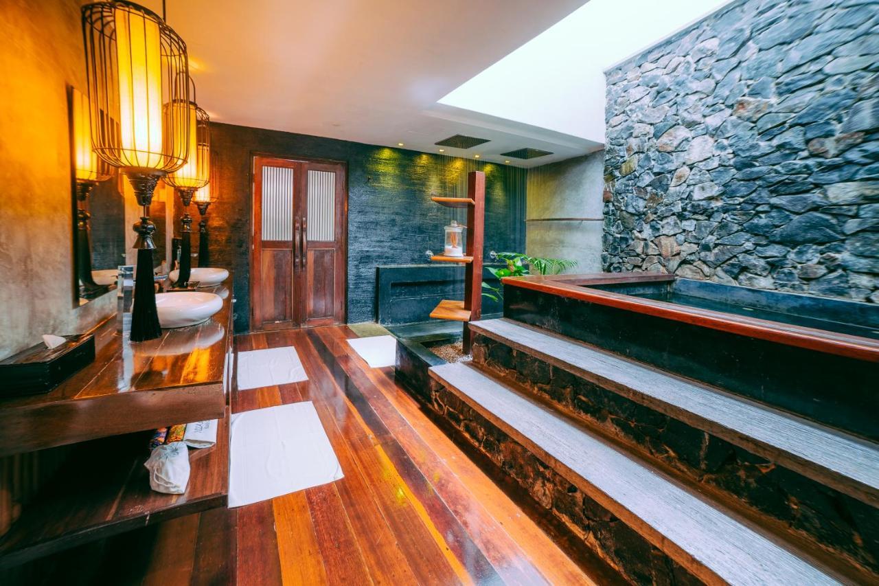 Luxe Crib Standing Shower Plunge Pool,1212915976:JPEG