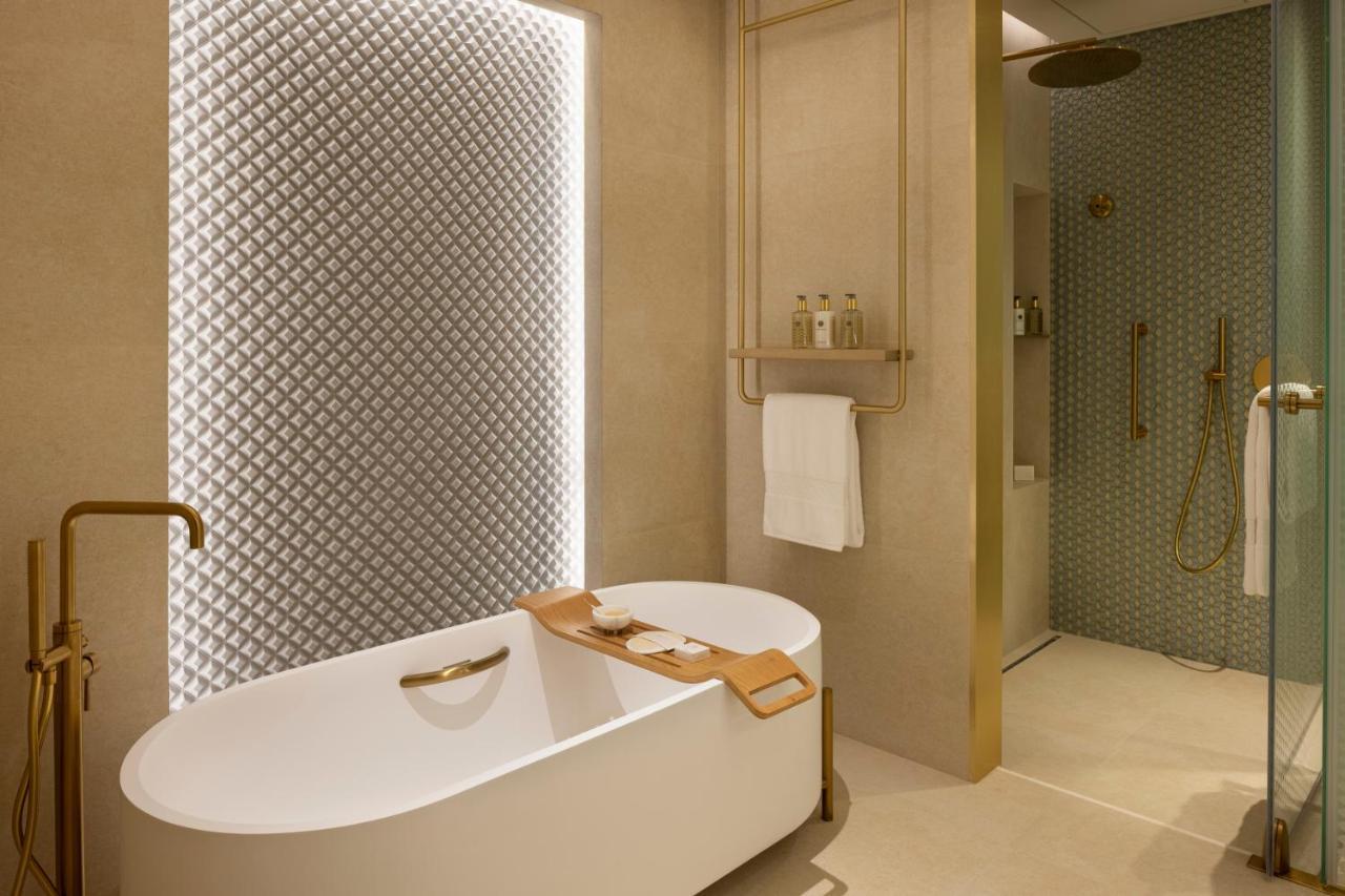 Resort Deluxe Room with access to a private beach, 5 pools and kids club