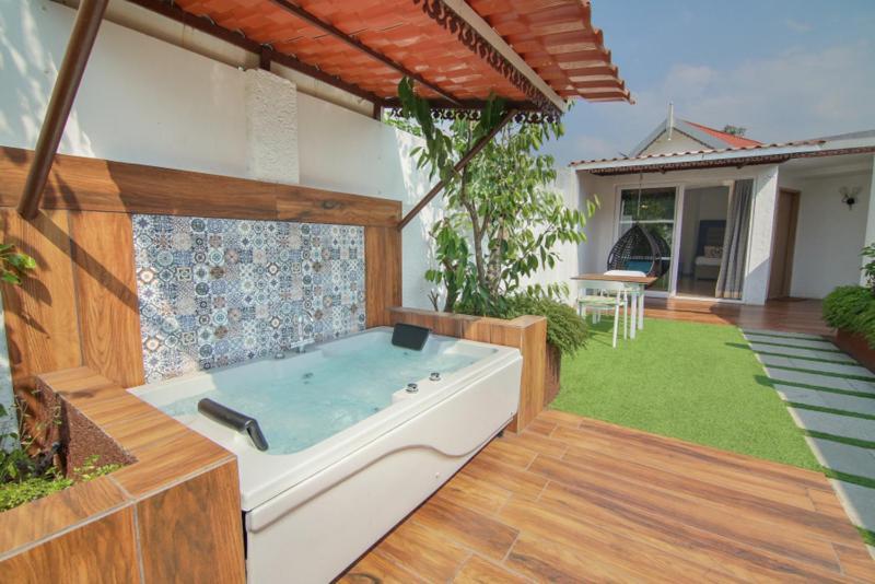 Mulberry Prime with Outdoor Jacuzzi , Row-House Villa