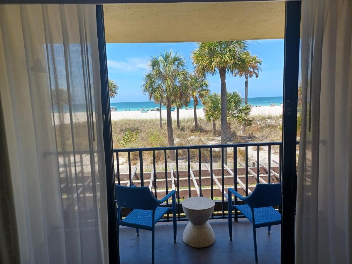 Kamer met Kingsize Bed en Balkon aan de Oceaan