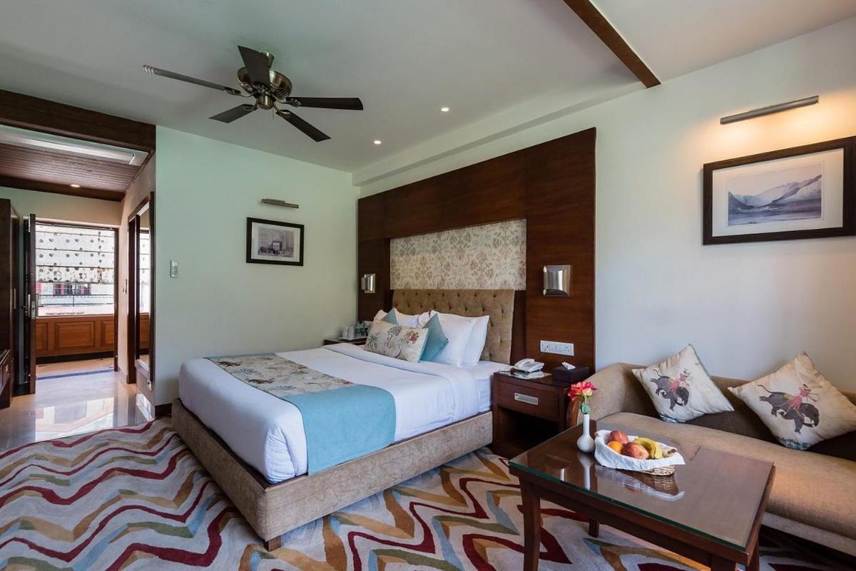 Deluxe Room,1592089784:JPEG