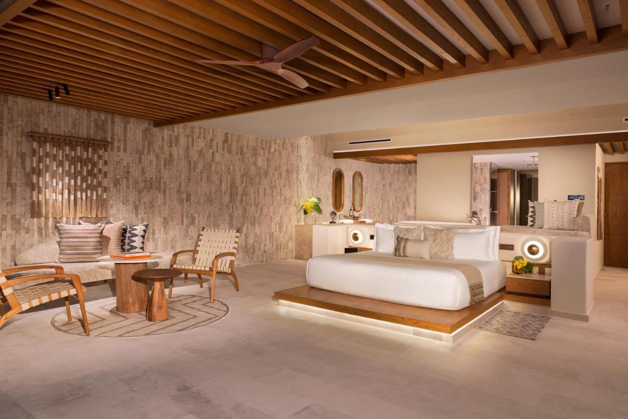 Oceanfront Honeymoon Suite,1402844243:JPEG