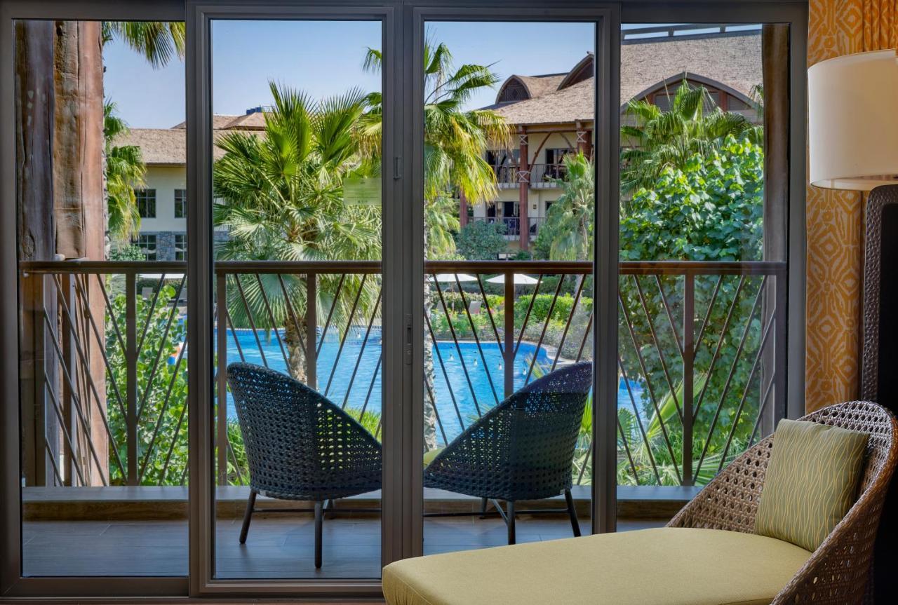 Deluxe Room, 1 King, Pool view, Balcony,1525931080:JPEG