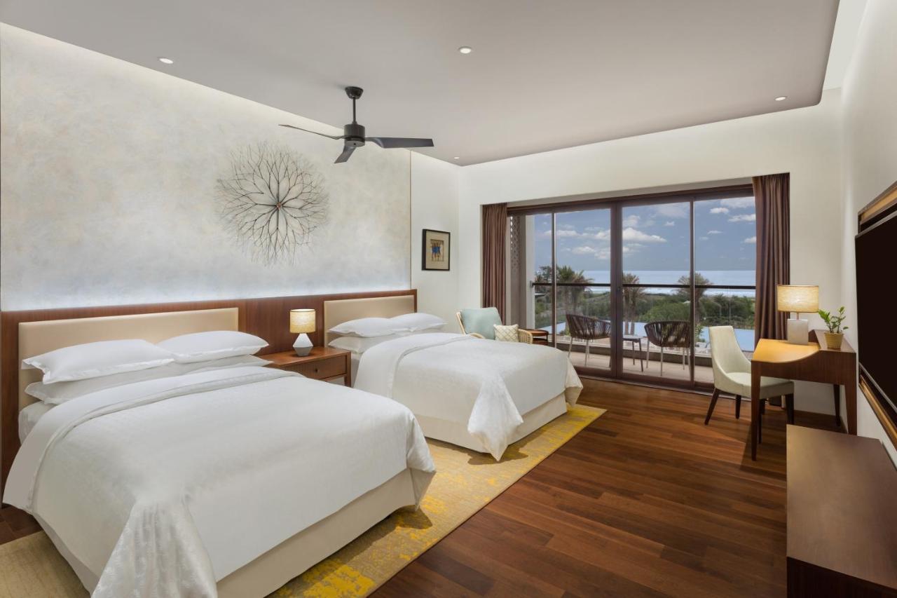 Sea View Top Floor Deluxe Guest Room Queen Complimentary HiTea by the Beach,1415310939:JPEG