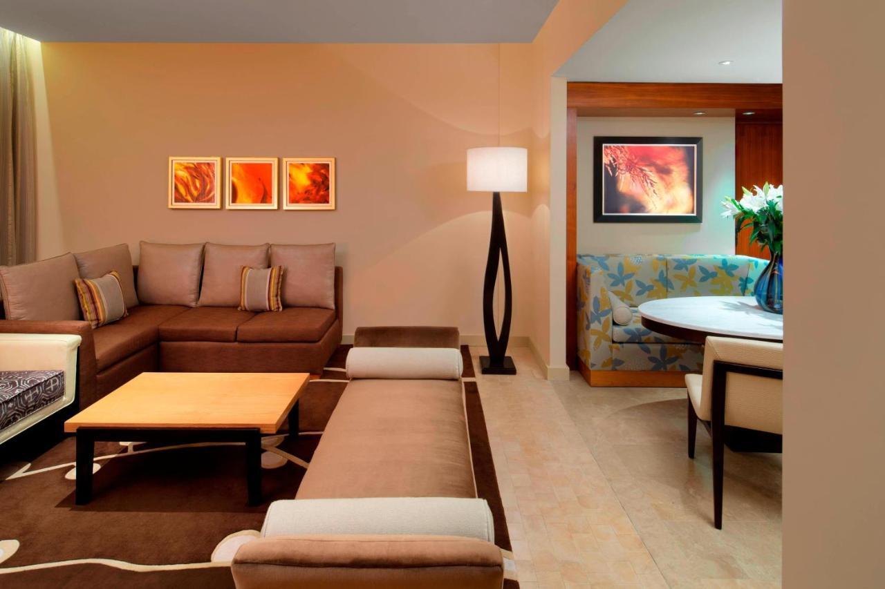 1 Bedroom Executive Suite 1 King Golf view Balcony