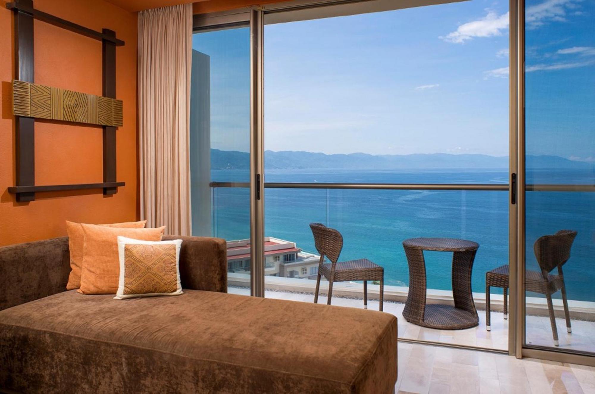 Preferred Club Junior Suite Ocean View King
