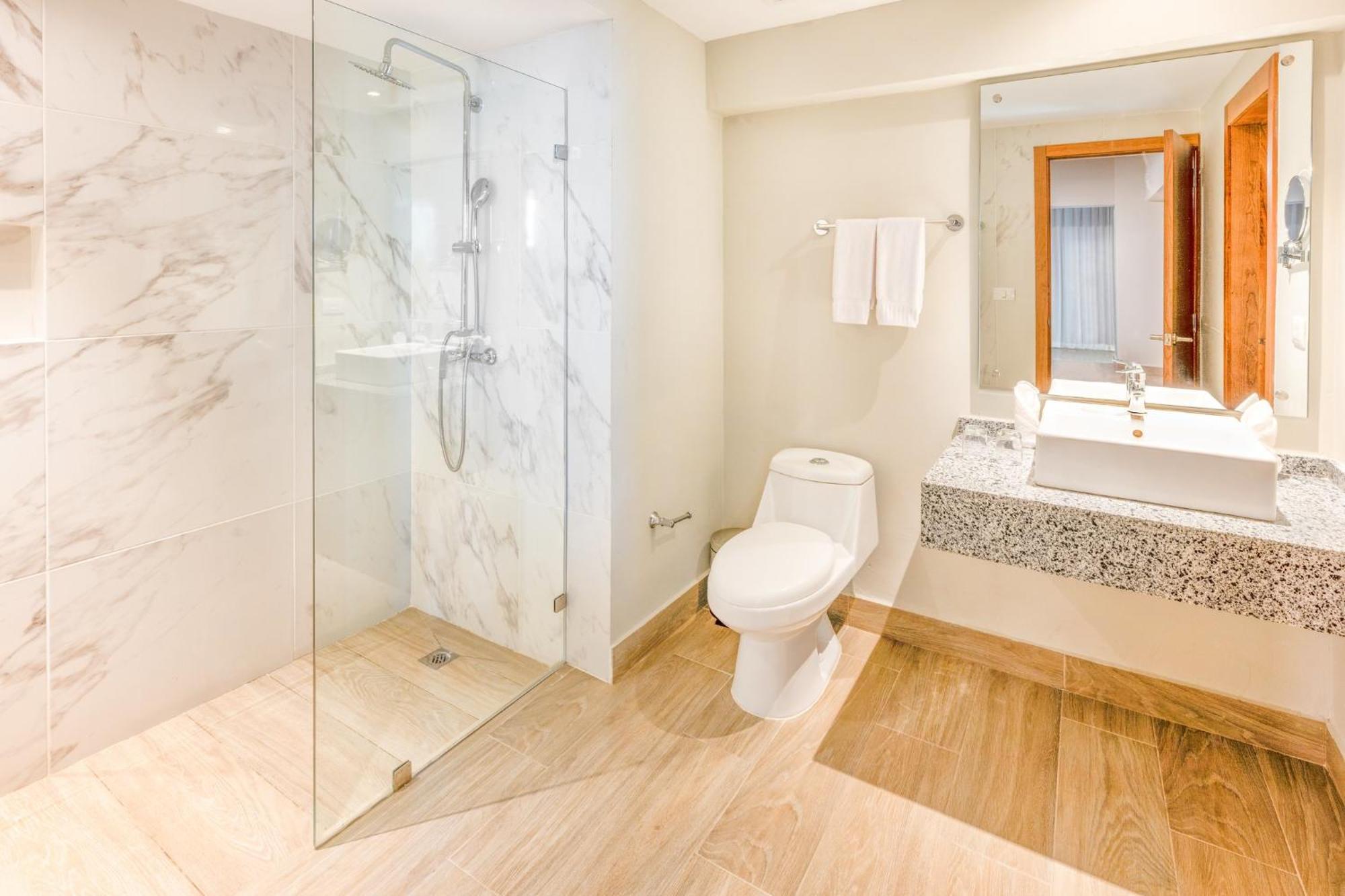 Habitación Doble Deluxe con balcón y vistas al mar