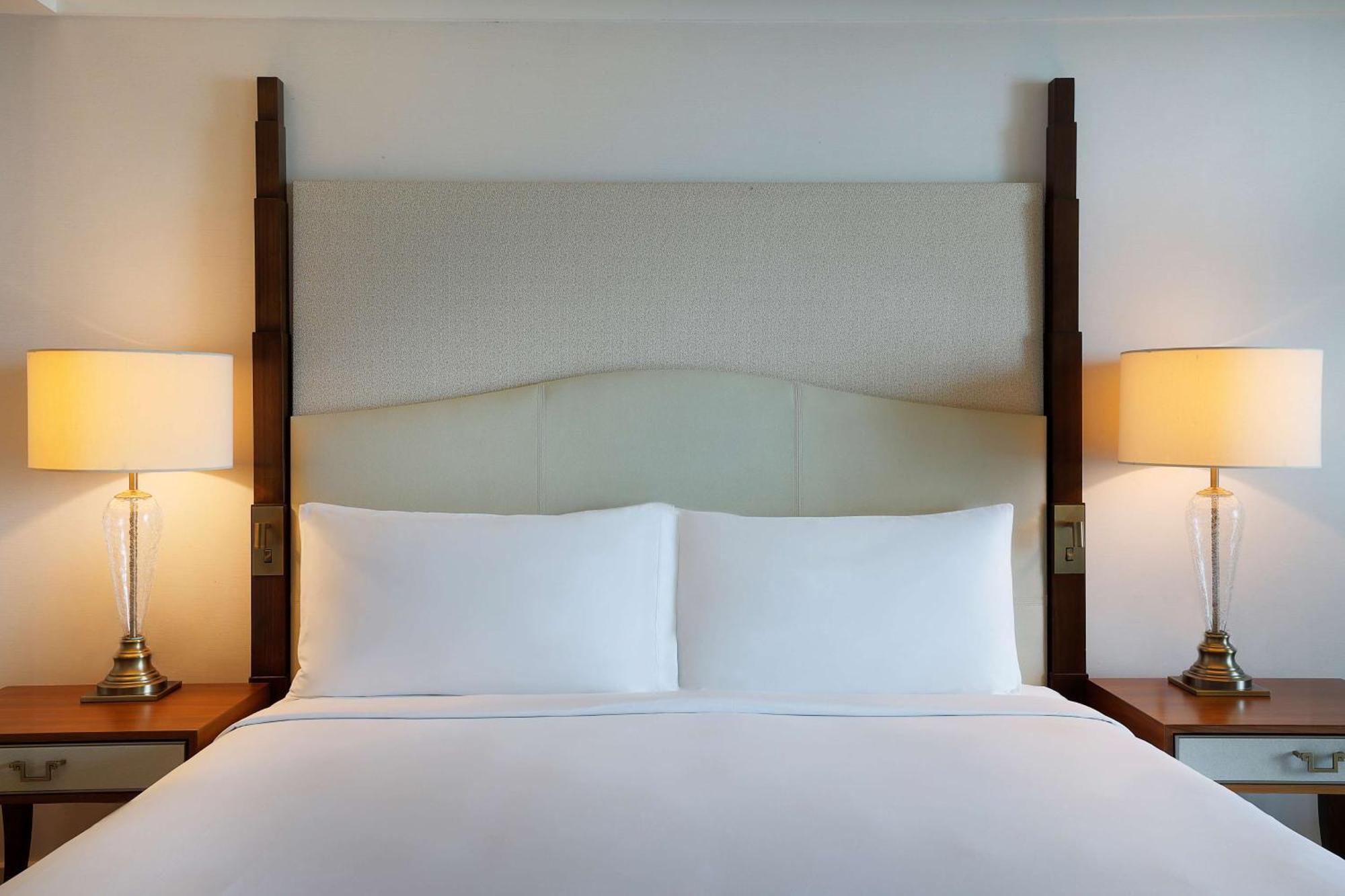 One-Bedroom Club Suite Sea View