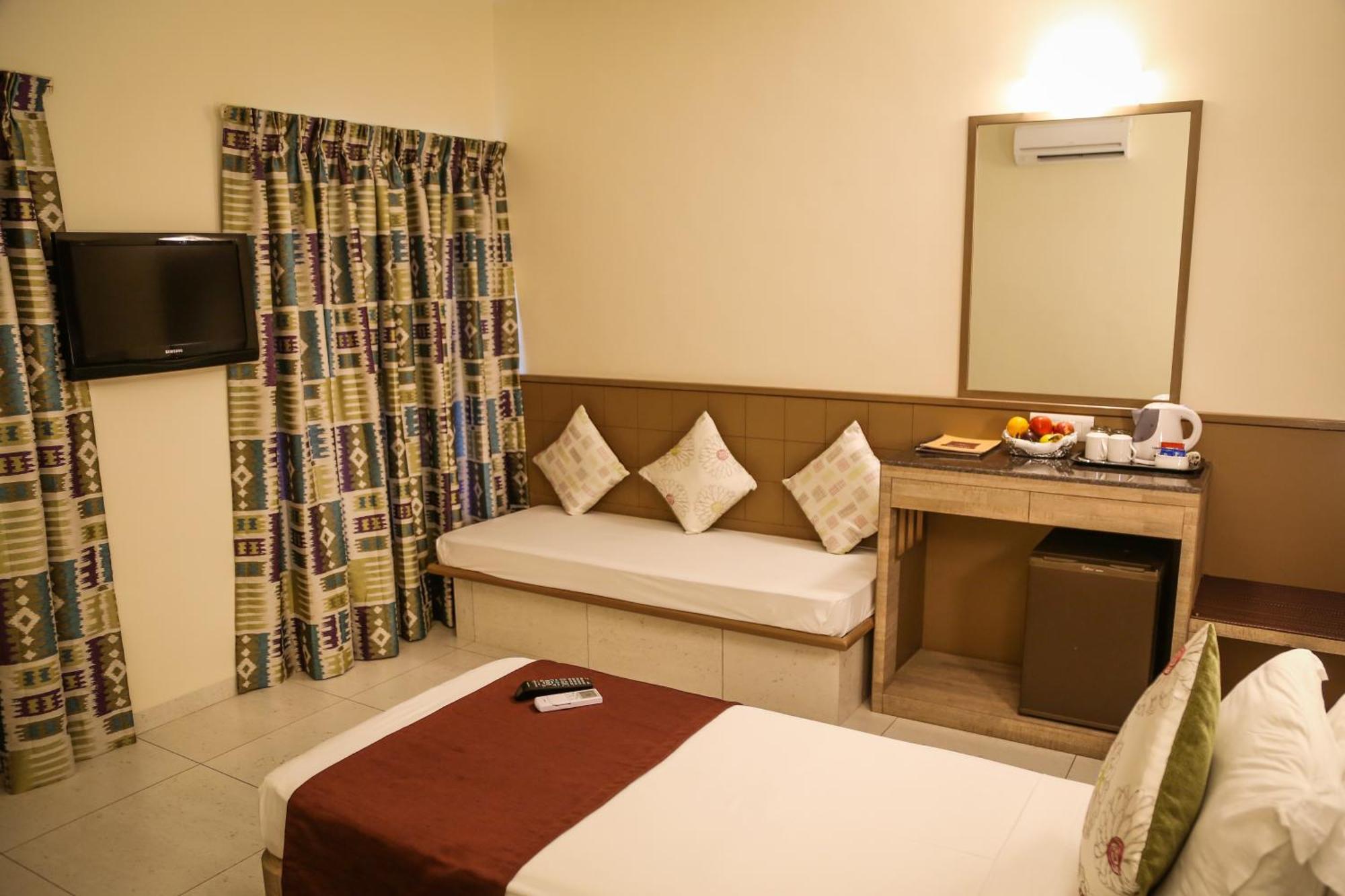 Deluxe Double or Twin Room,526176228:JPEG