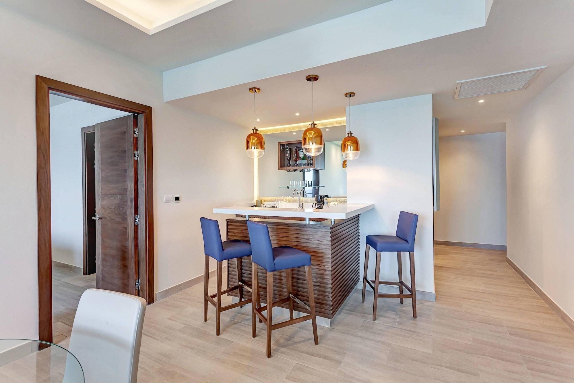 Luxury Presidential Ocean Front One Bedroom Suite Diamond Club,1081280116:JPEG