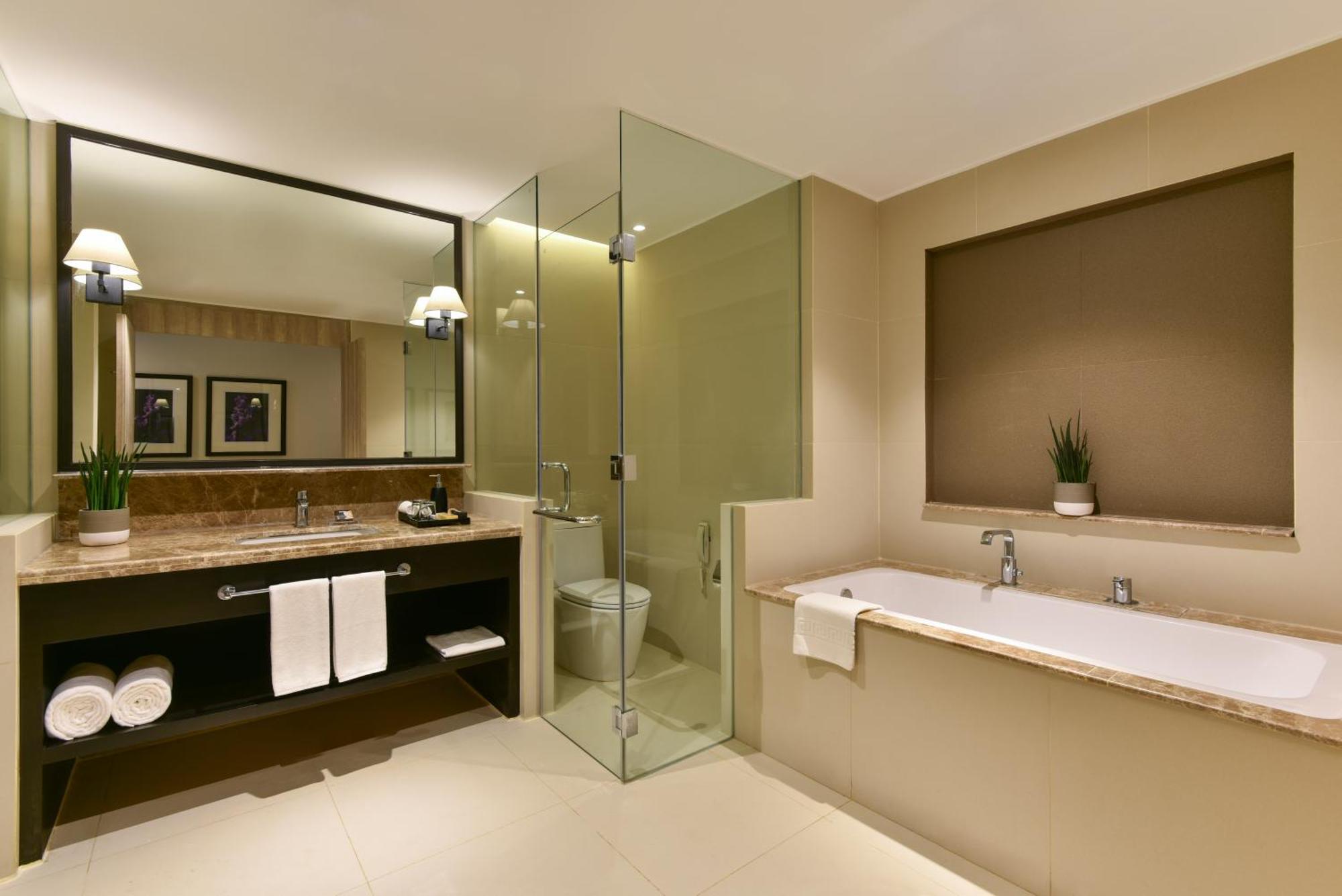 1 King Bed, Suite Room with Pool View