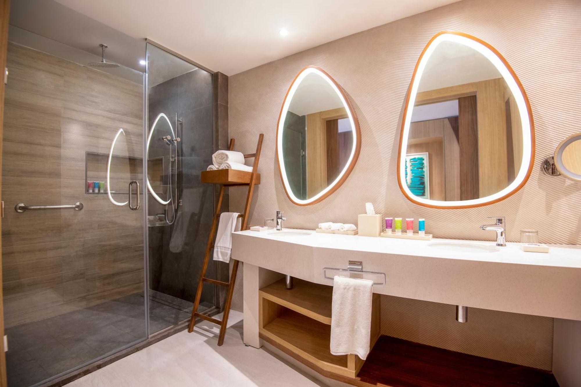 Junior King Suite Ocean View