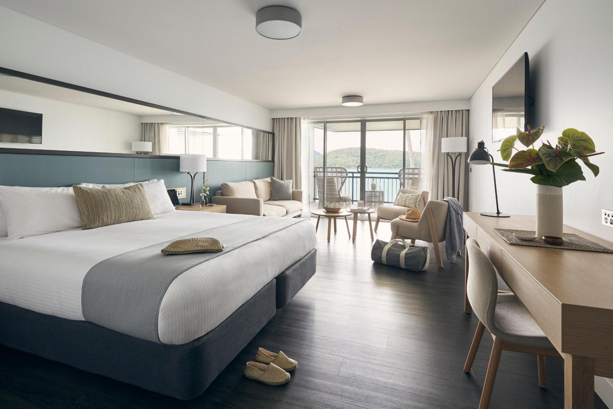 Deluxe Ocean Terrace King