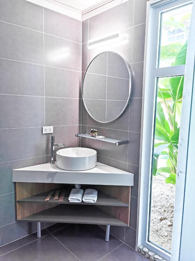 Deluxe Double Room with Side Sea View