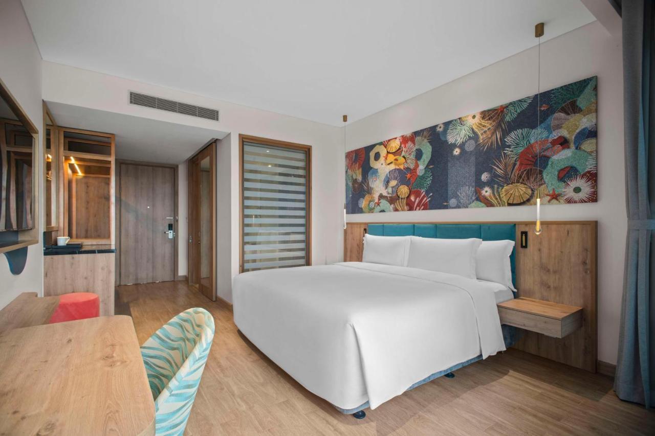 One-Bedroom Suite with Balcony and Sea View - High Floor - Complimentary Minibar Once Per Stay