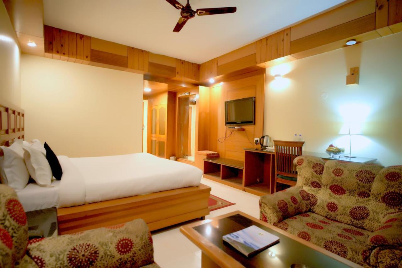 Deluxe Double Room Balcony,1492430215:JPEG