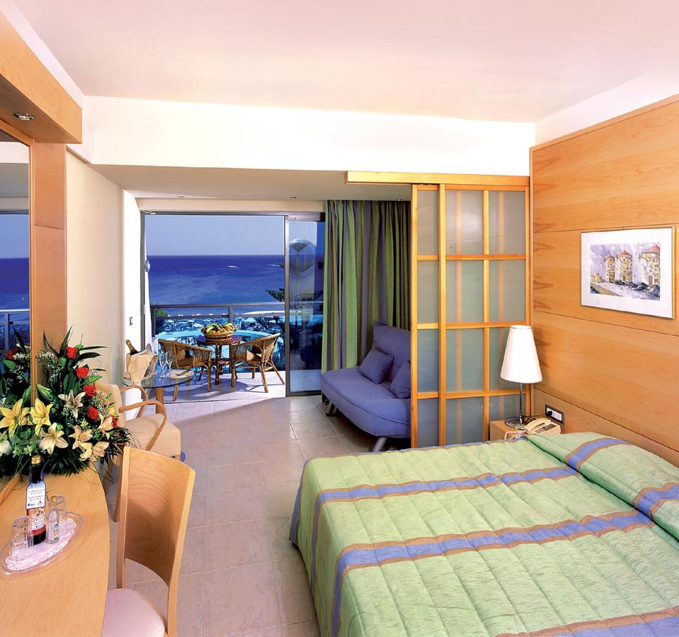 Double or Twin Room with Sea View