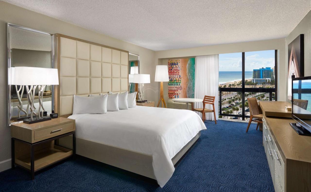 King Room with Partial Ocean View - Non-Smoking
