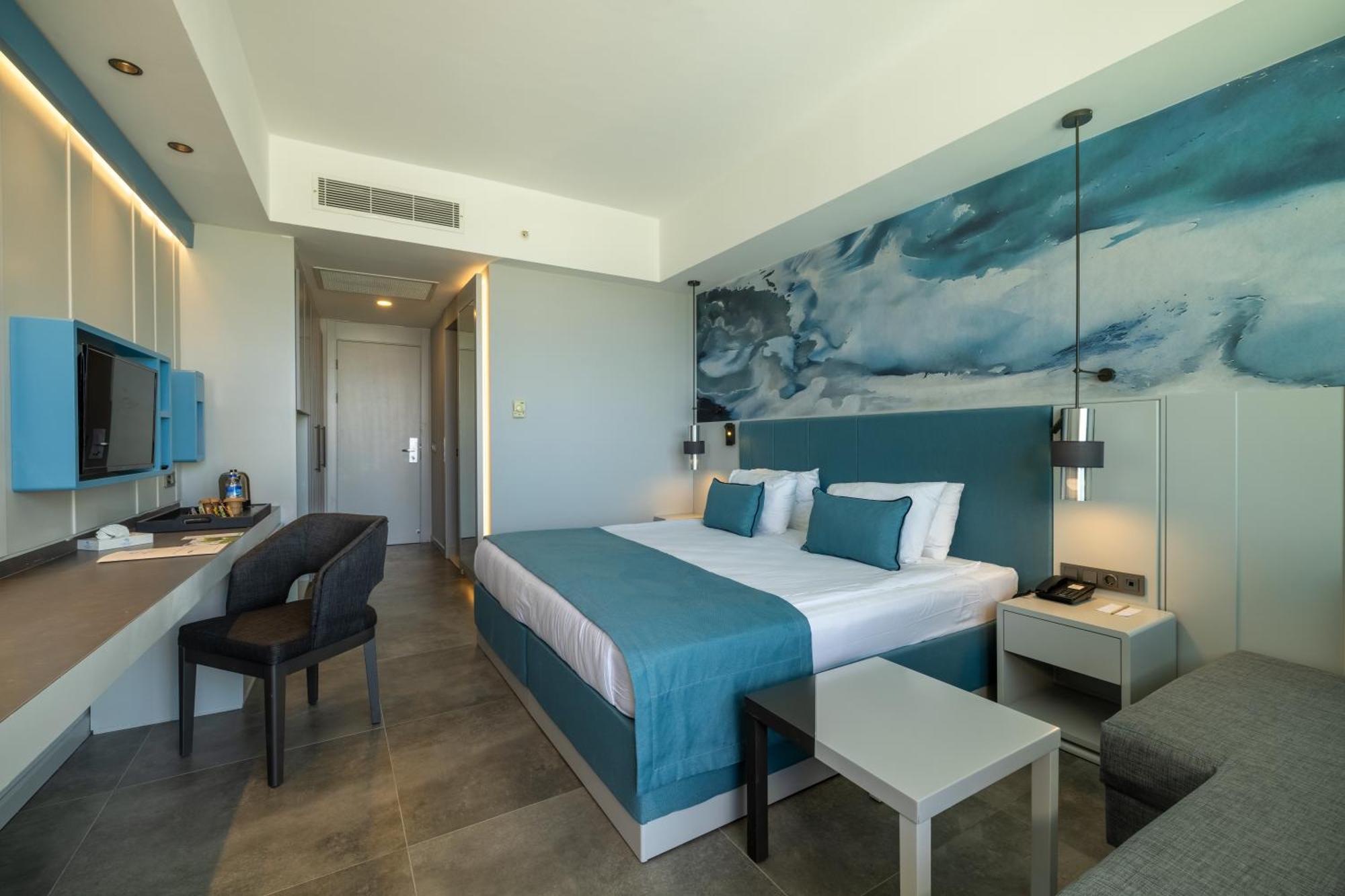 Double or Twin Room Side Sea View