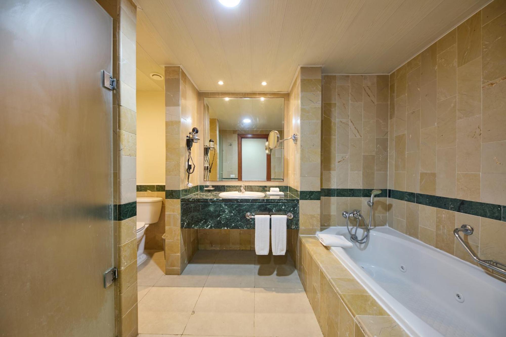 Suite Junior Superior frente al mar (3 adultos + 1 niño)