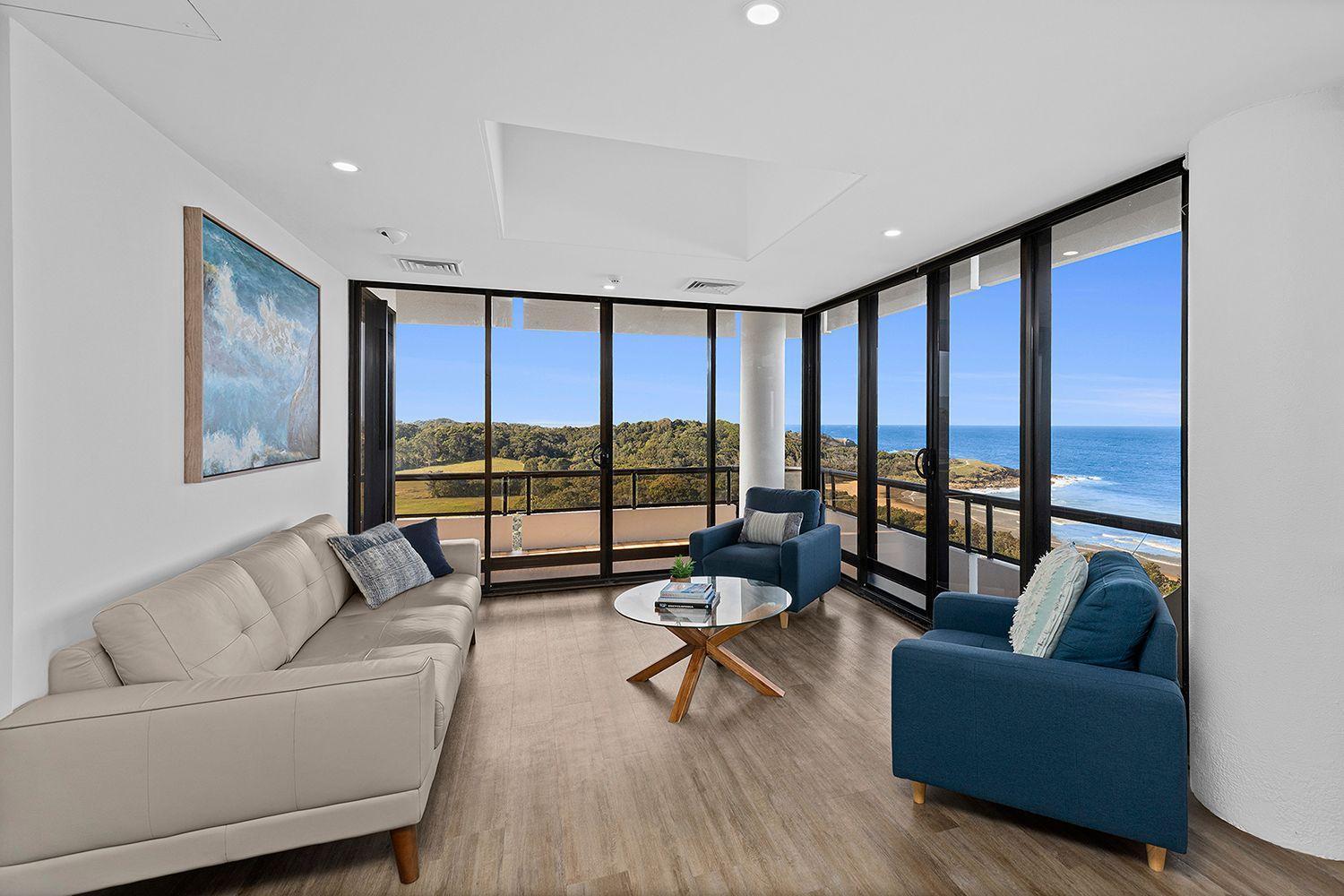 Four-Bedroom Penthouse Apartment with Sea View