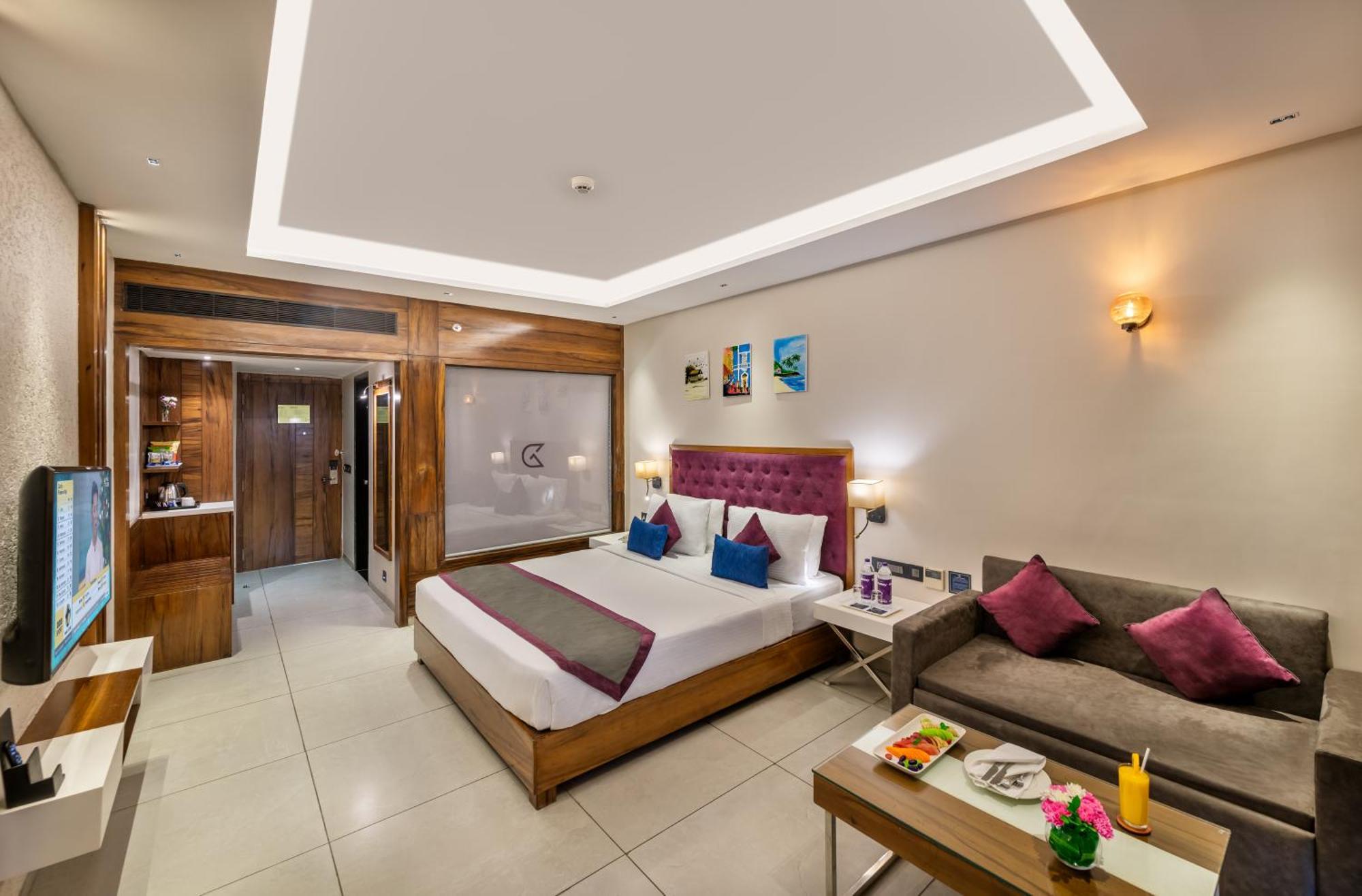 Imperial King Room with Shower and Balcony -  20% Discount on F&B, SPA & Laundry - Early check in and late checkout of 2 hours - subject to availability - Happy Hour on House Brands BUY 2 GET 1 FREE from 4 PM to 7 PM