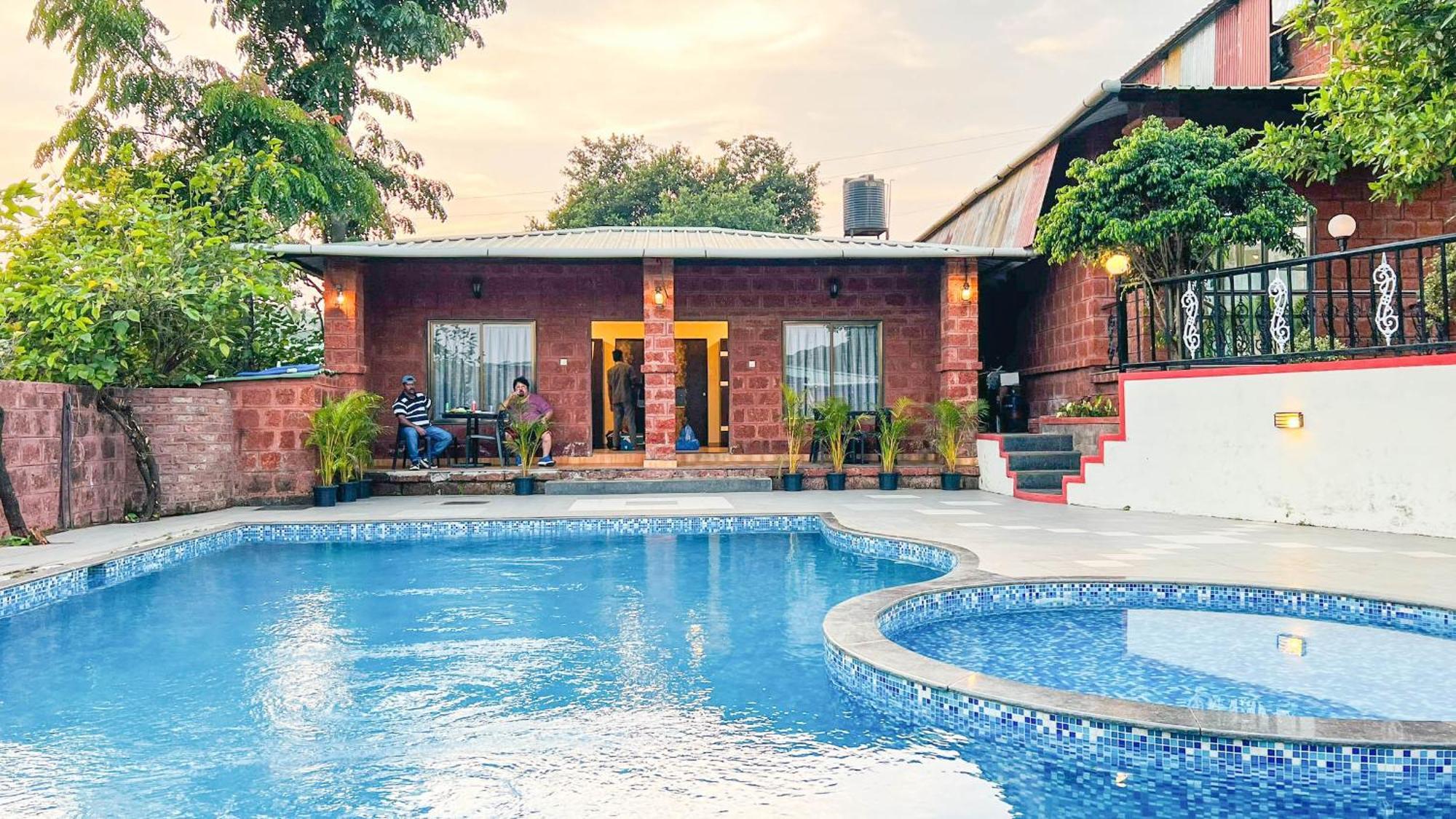 Bungalow with Garden View,1514946322:JPEG