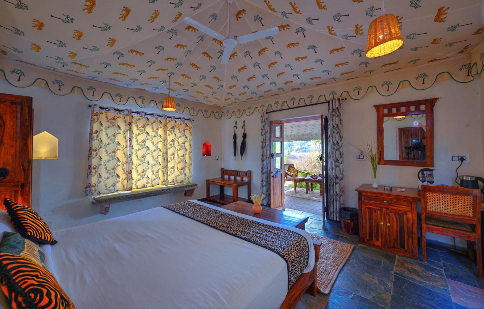 Queen Room with Pool View,1567297892:JPEG