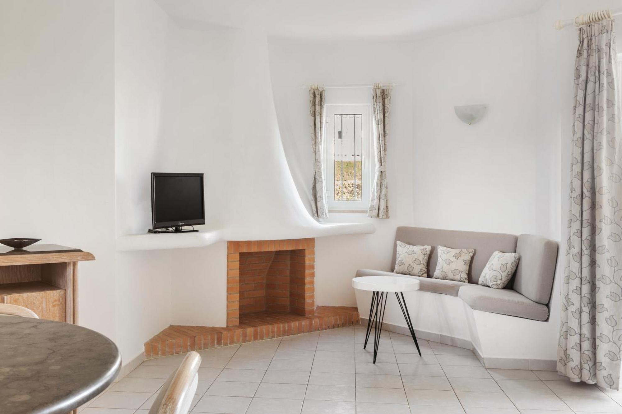 Superior One-Bedroom Apartment