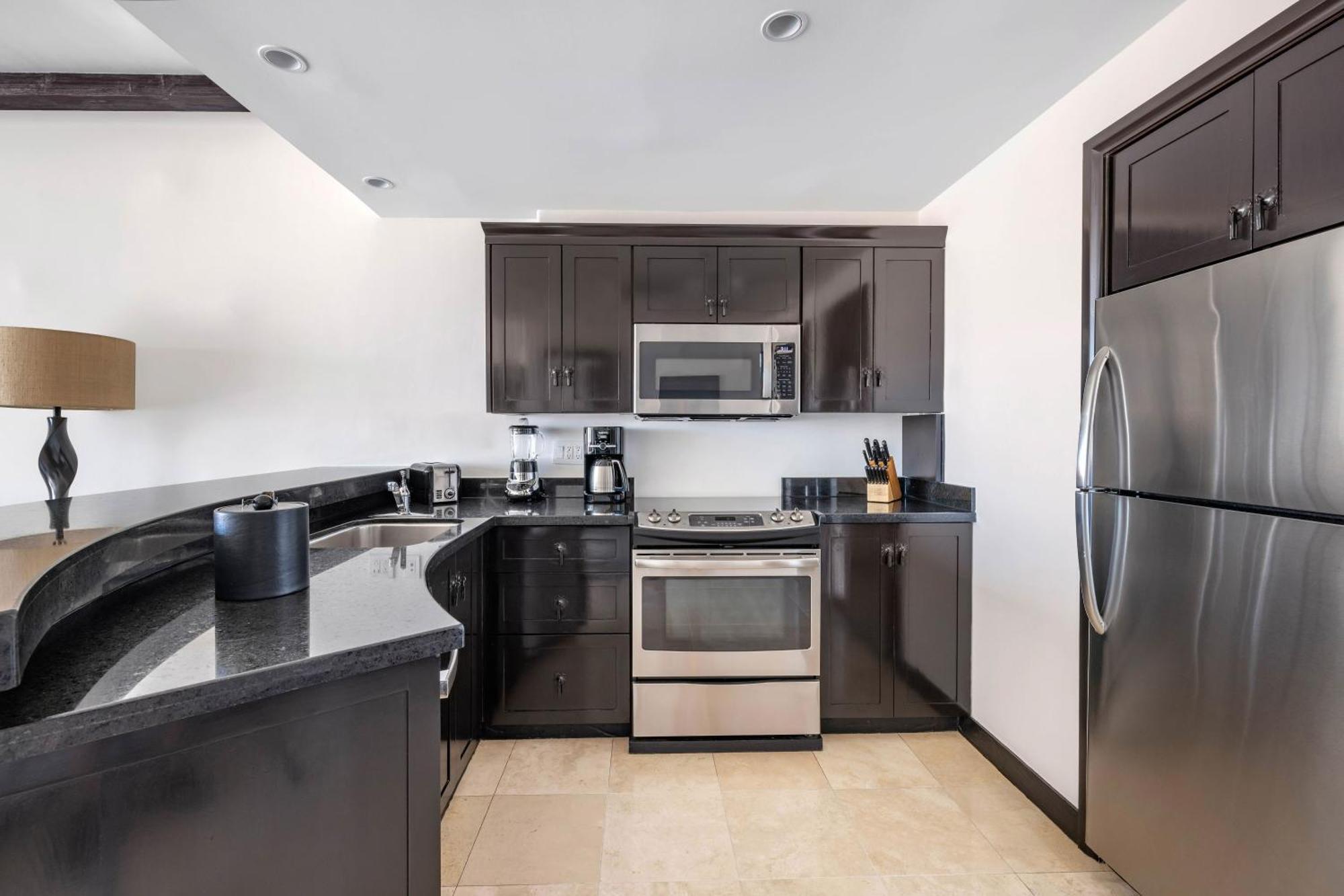 Deluxe Two Bedroom with One King and One Queen Beds - Pool View,1516710511:JPEG