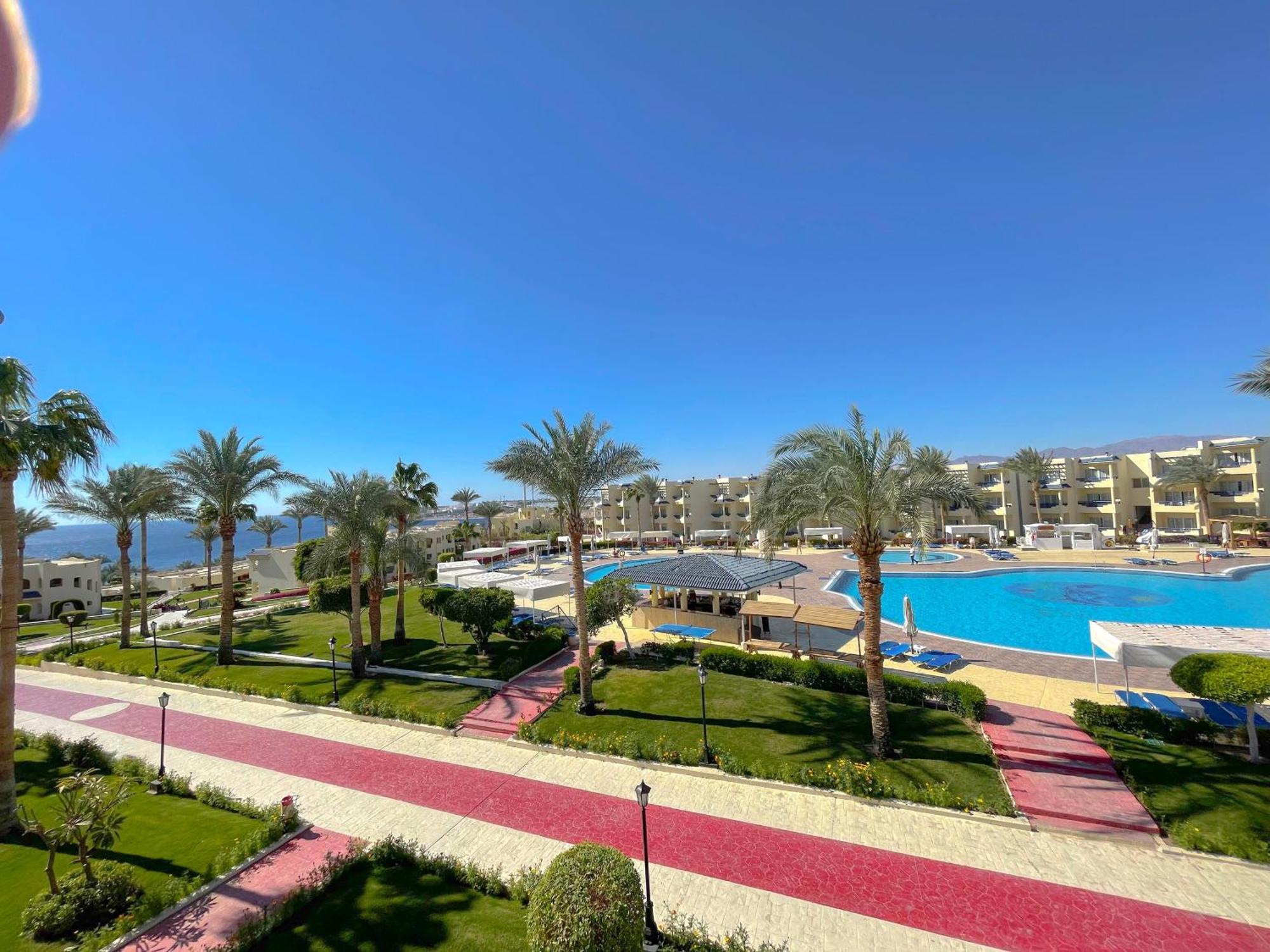 Suite with Pool View,1531811341:JPEG