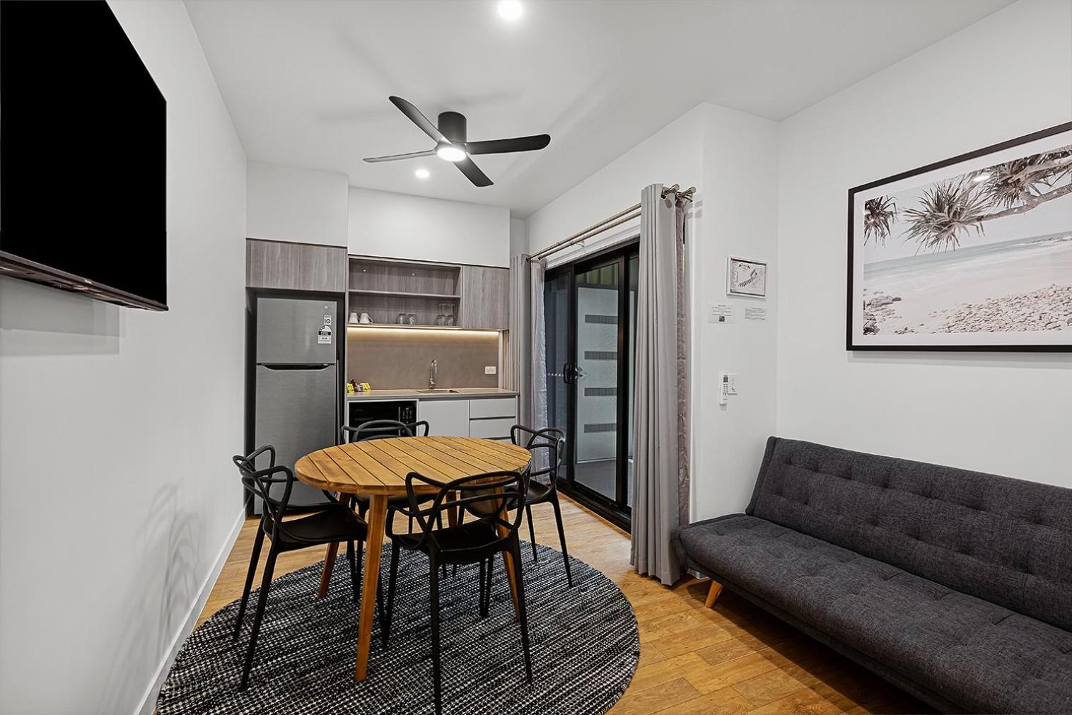 One Bedroom Villa Queen Bed Sofa Kitchenette