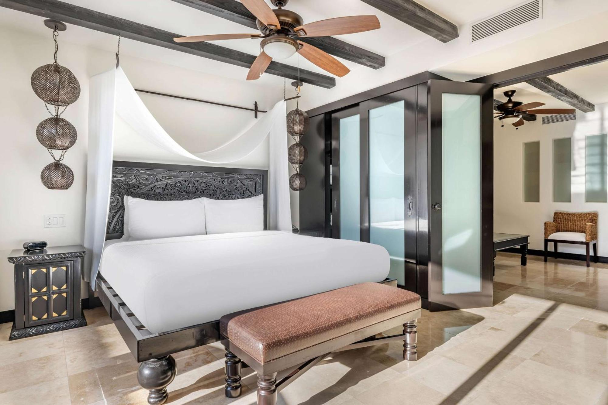 Junior King Suite with Partial Pool View and Balcony,1526546638:JPEG