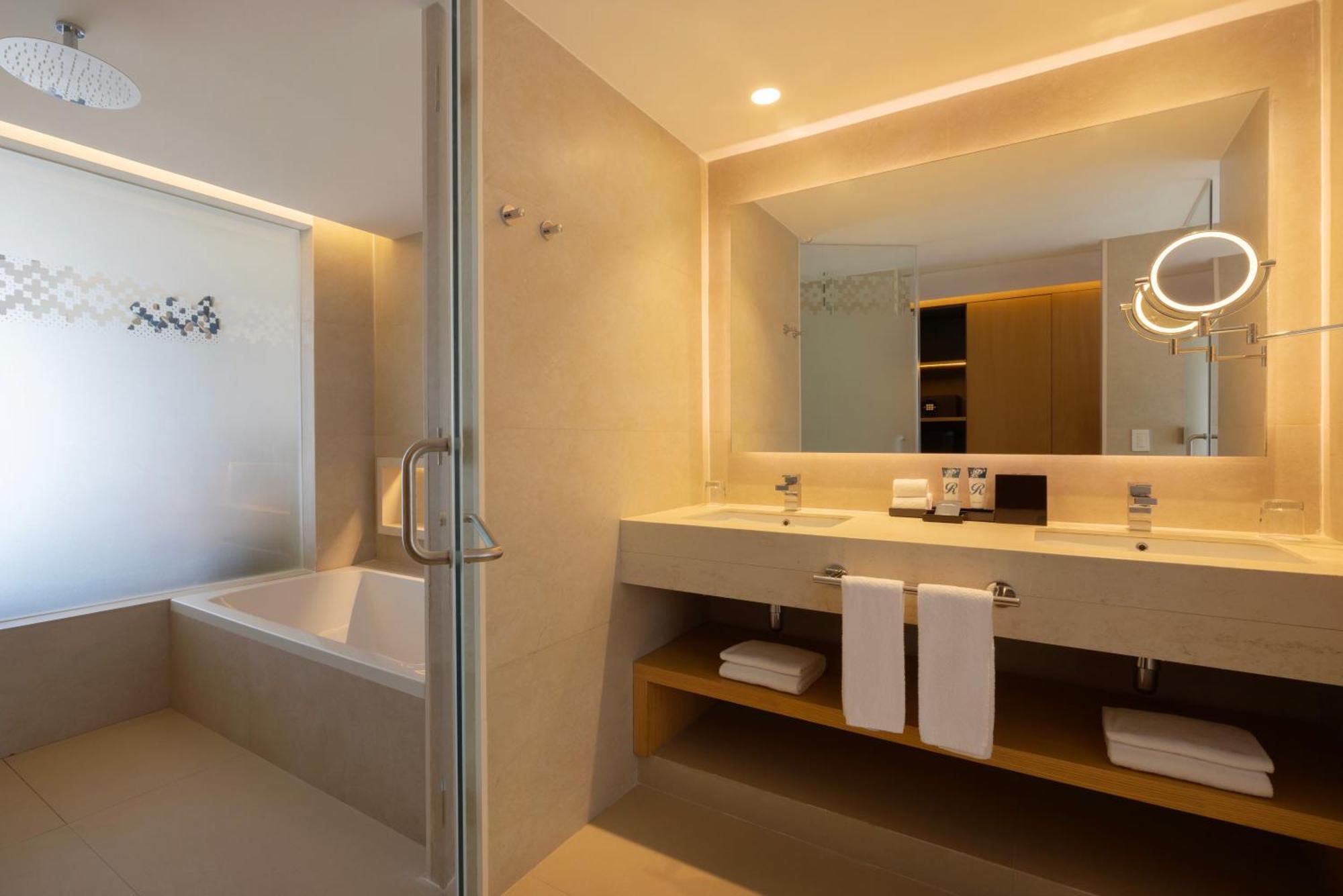 Suite Junior Diamond Club de lujo de 2 dormitorios frente al mar