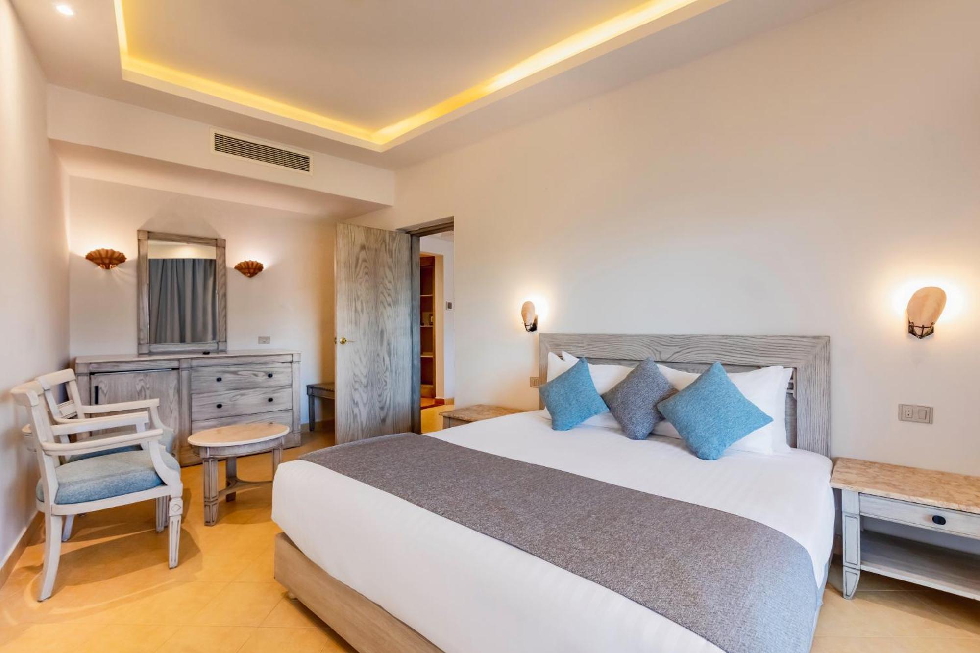 Mega Family Room,1528686817:JPEG