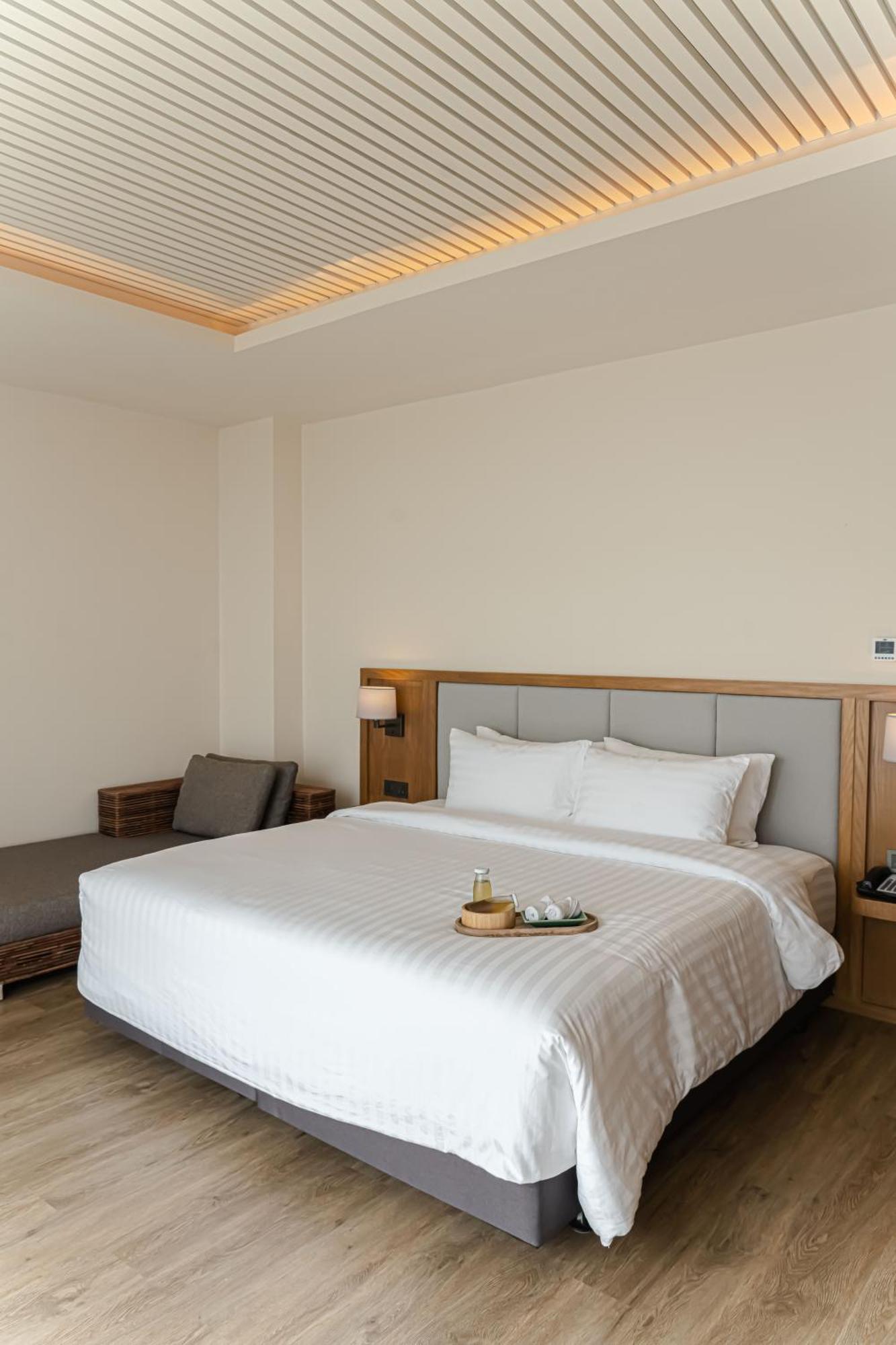 Deluxe Pool Villa Seaview Roundtrip Airport Transfer