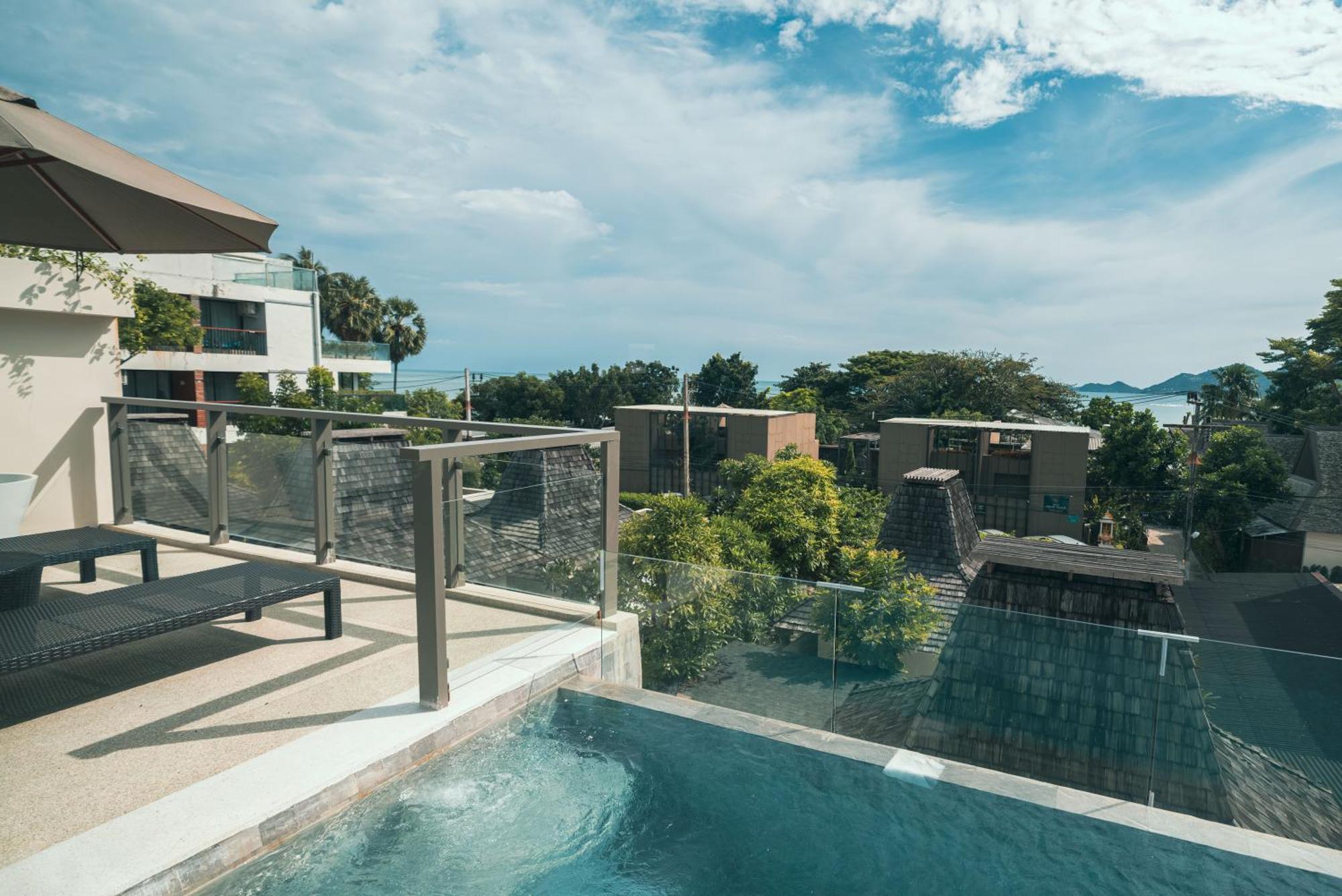 Deluxe Pool Villa Seaview Roundtrip Airport Transfer