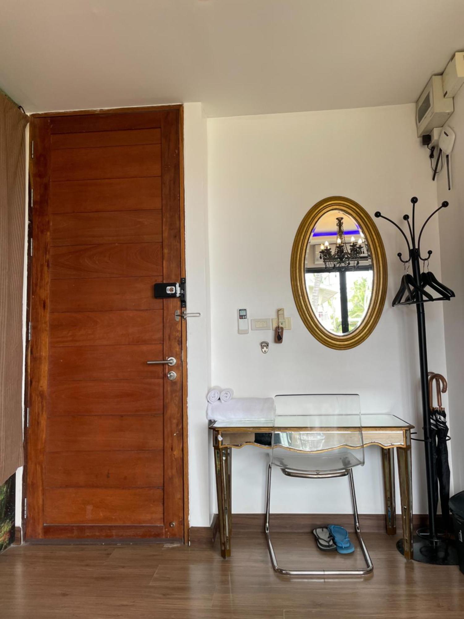 Deluxe King Kamer met een Gedeeltelijk Zeezicht