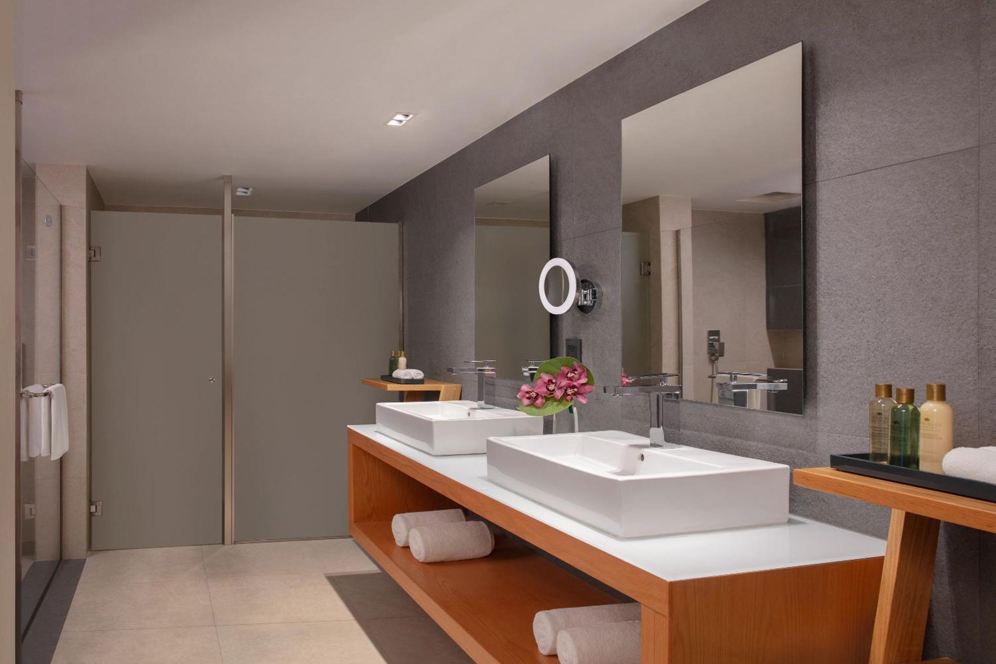 Preferred Club Penthouse Suite Panoramic View King