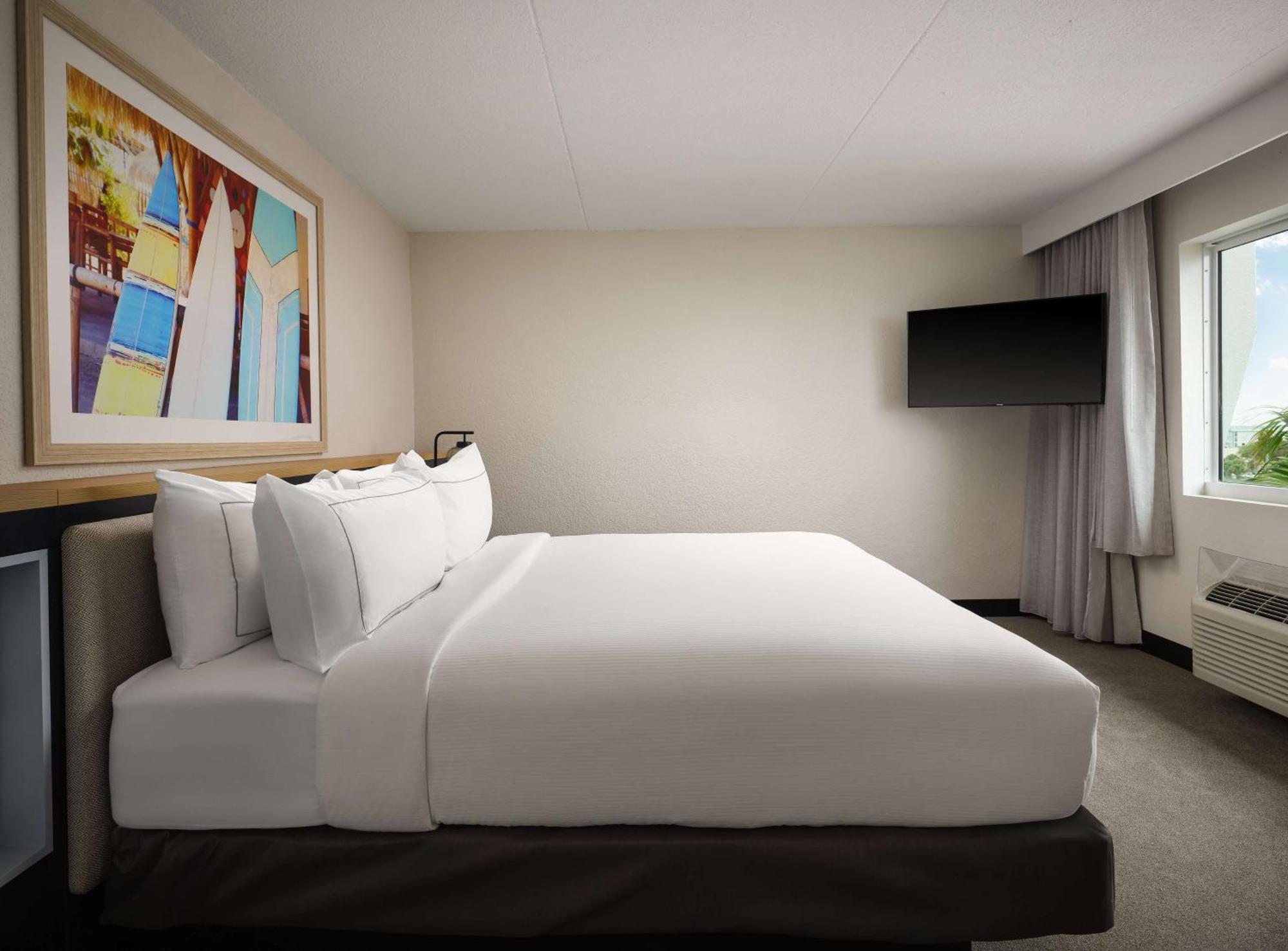 Suíte de 1 Quarto com Cama King-size - Vista Parcial do Oceano