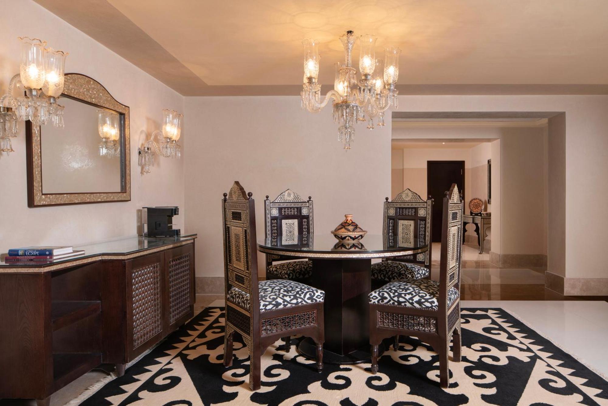Royal Suite, Queen Bed, Sea View