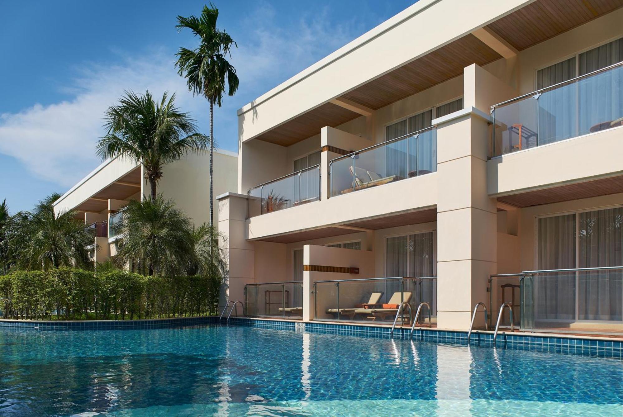 Lagoon View Suite 1 Bedroom Suite 1 King Pool view
